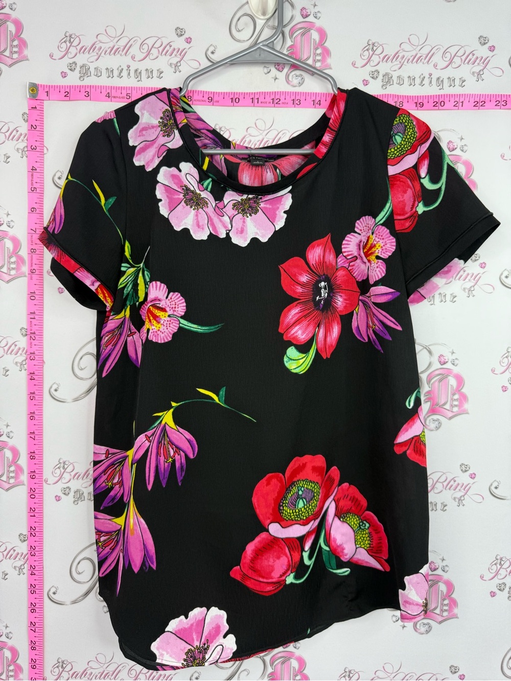 Ann Taylor shirt Floral Short Sleeve Women’s Top - Pink & Red Flower Print